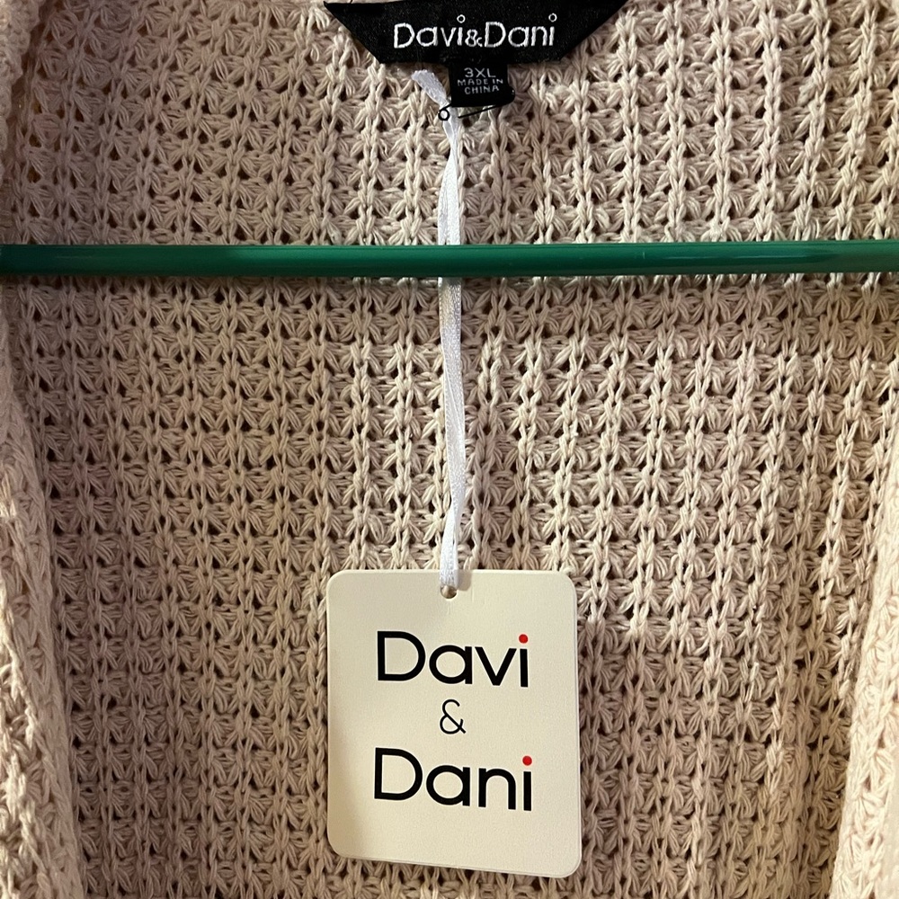 Davi & Dani Cream Open Front Sweater with Multicolor Crocheted sleeves. Size 3X - Picture 2 of 5
